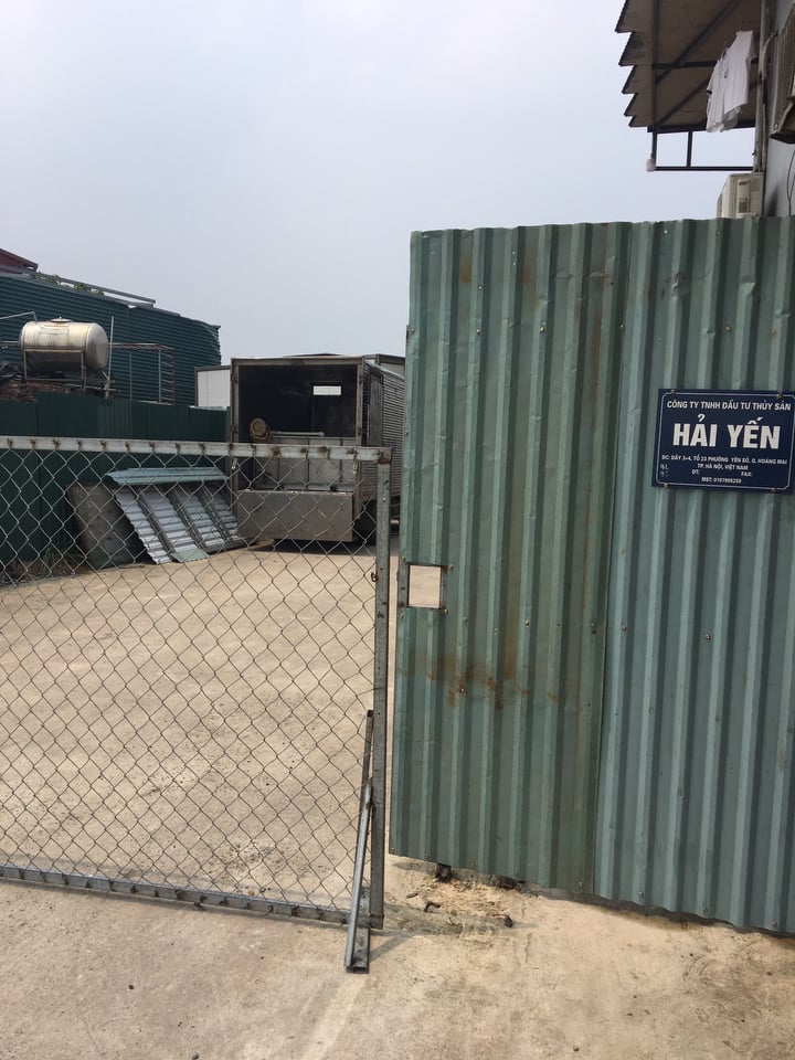 Khu nh&agrave; xưởng của gia đ&igrave;nh &ocirc;ng Qu&yacute; đang x&acirc;y dựng tr&aacute;i ph&eacute;p tr&ecirc;n khu đất lấn chiếm đất c&ocirc;ng, đất sản xuất n&ocirc;ng nghiệp của người d&acirc;n vẫn c&ograve;n nguy&ecirc;n