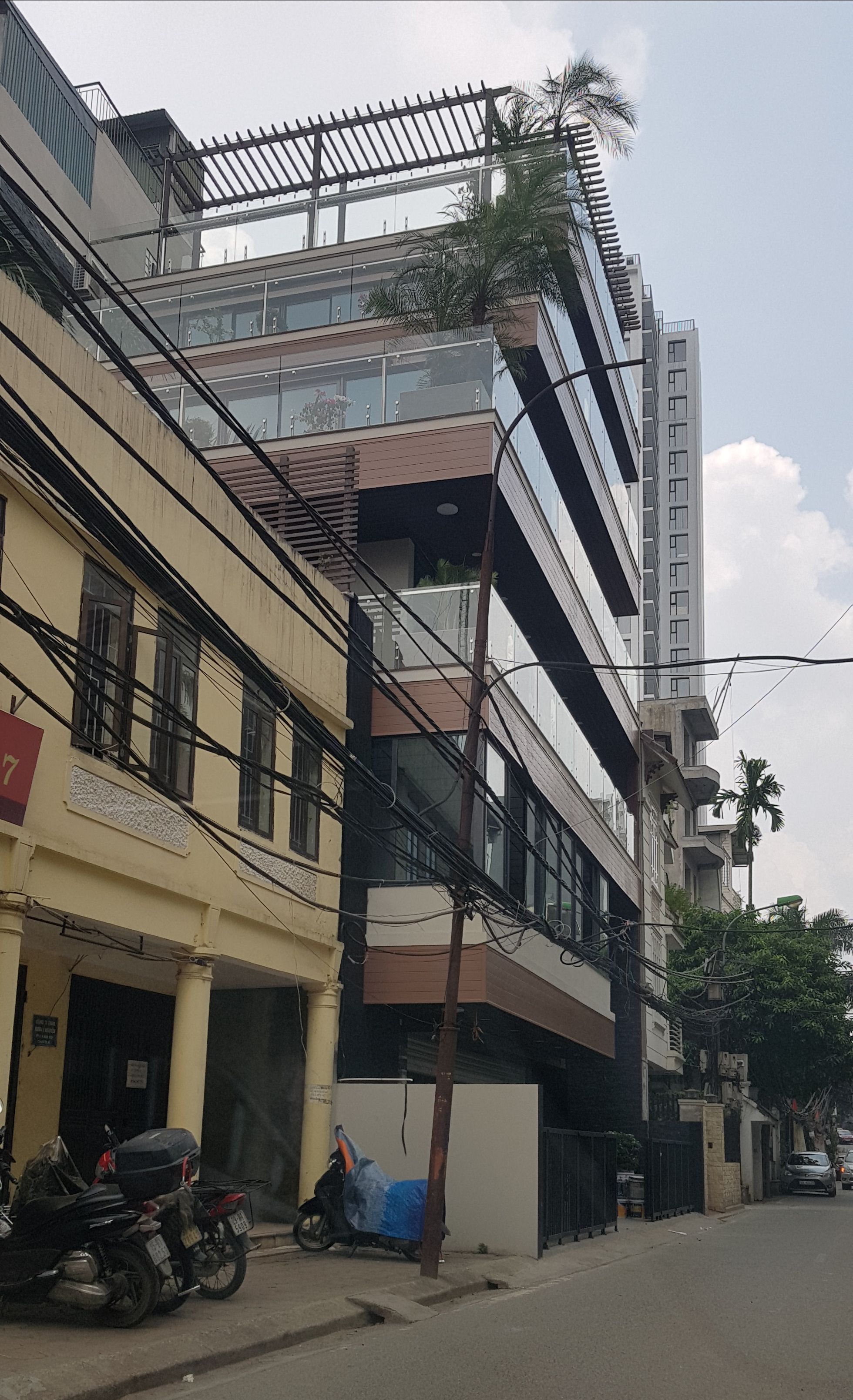 X&acirc;y dựng sai ph&eacute;p 1 tầng, nhưng c&ocirc;ng tr&igrave;nh số 22 đường T&acirc;y Hồ vẫn v&ocirc; tư ho&agrave;n thiện m&agrave; kh&ocirc;ng vấp phải sự phản ứng của cơ quan chức năng