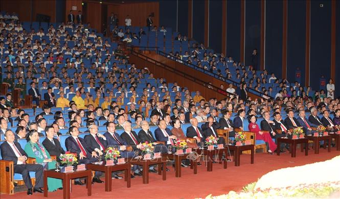 Tổng B&iacute; thư, Chủ tịch nước Nguyễn Ph&uacute; Trọng, Thủ tướng Nguyễn Xu&acirc;n Ph&uacute;c v&agrave; c&aacute;c đồng ch&iacute; l&atilde;nh đạo, nguy&ecirc;n l&atilde;nh đạo Đảng, Nh&agrave; nước dự Lễ kỷ niệm. Ảnh: Tr&iacute; Dũng/TTXVN
