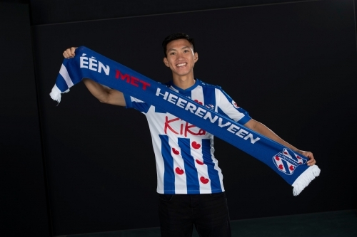 Video Đoàn Văn Hậu ra mắt SC Heerenveen