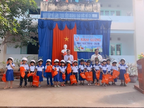 Bình Thuận: Gần 5,5 tỉ đồng tiếp bước cho học sinh đến trường
