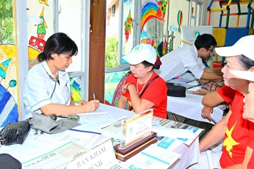 Ngày hội sức khỏe NCT tổ dân phố số 1 phường Trung Văn, quận Nam Từ Liêm, TP Hà Nội: Chung tay chăm sóc sức khỏe NCT