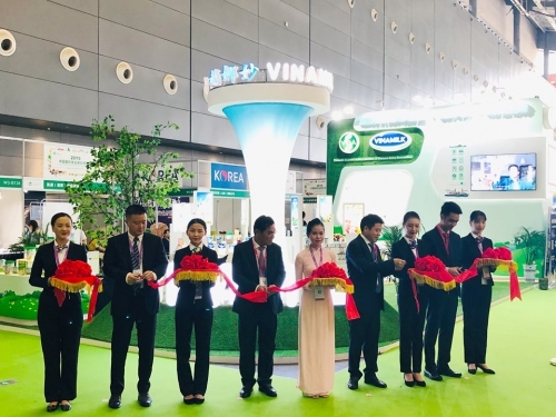 Vinamilk tạo ấn tượng trong sự kiện giới thiệu sản phẩm sữa Việt Nam tại Trung Quốc