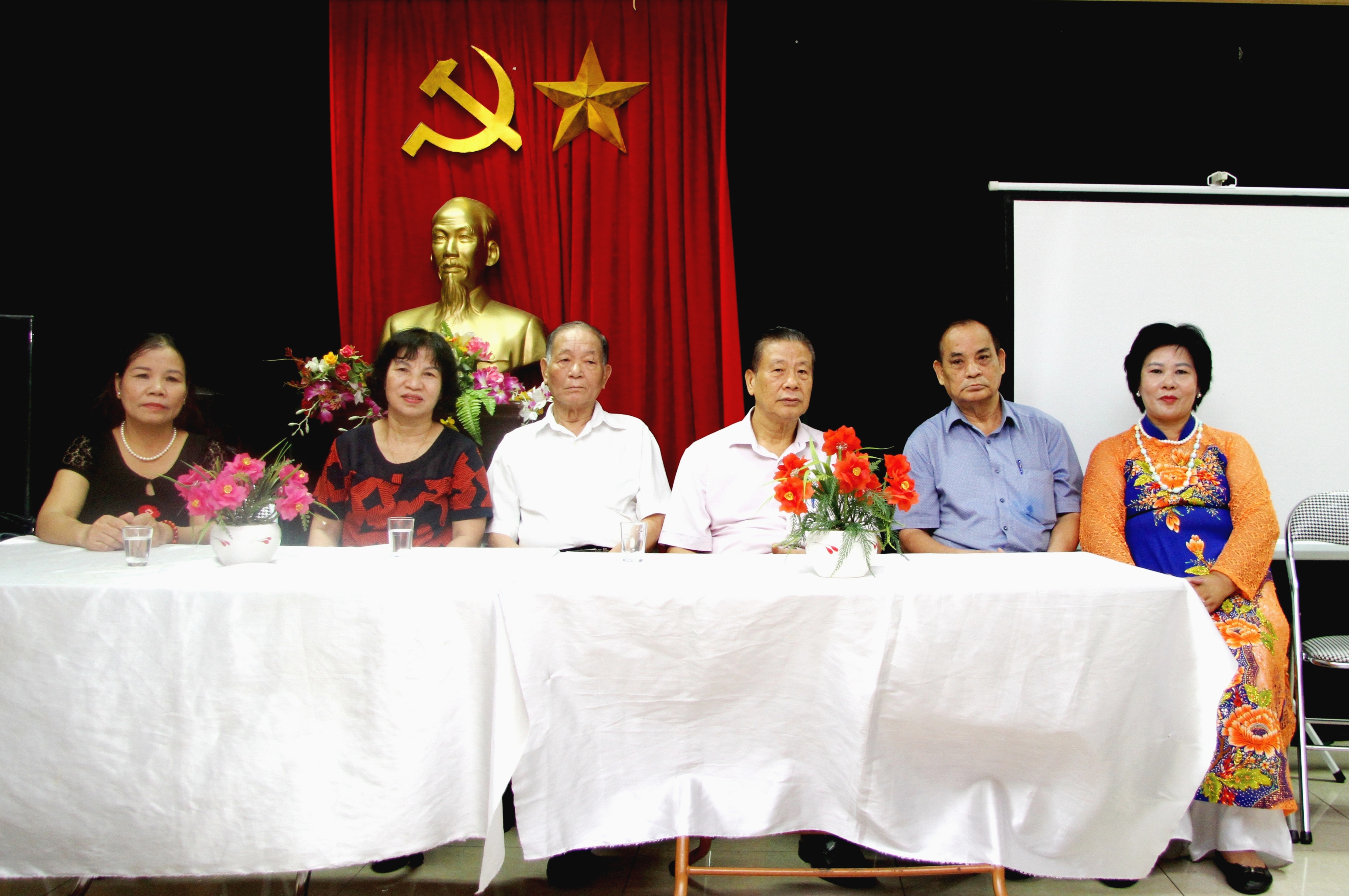 C&aacute;c đại biểu tham dự buổi sinh hoạt