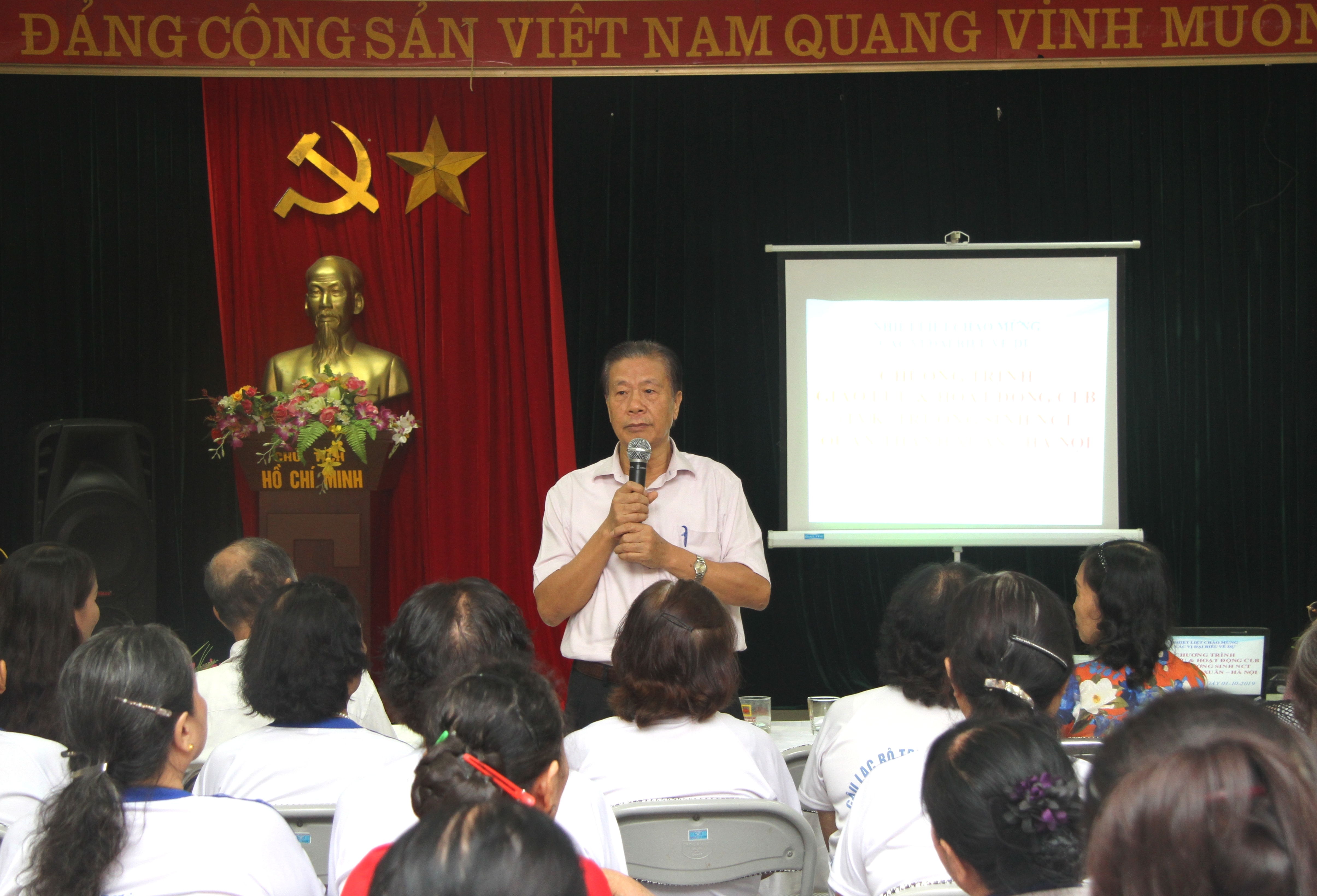 Ph&oacute; Chủ tịch Thường trực Đ&agrave;m Hữu Đắc ph&aacute;t biểu tại buổi sinh hoạt