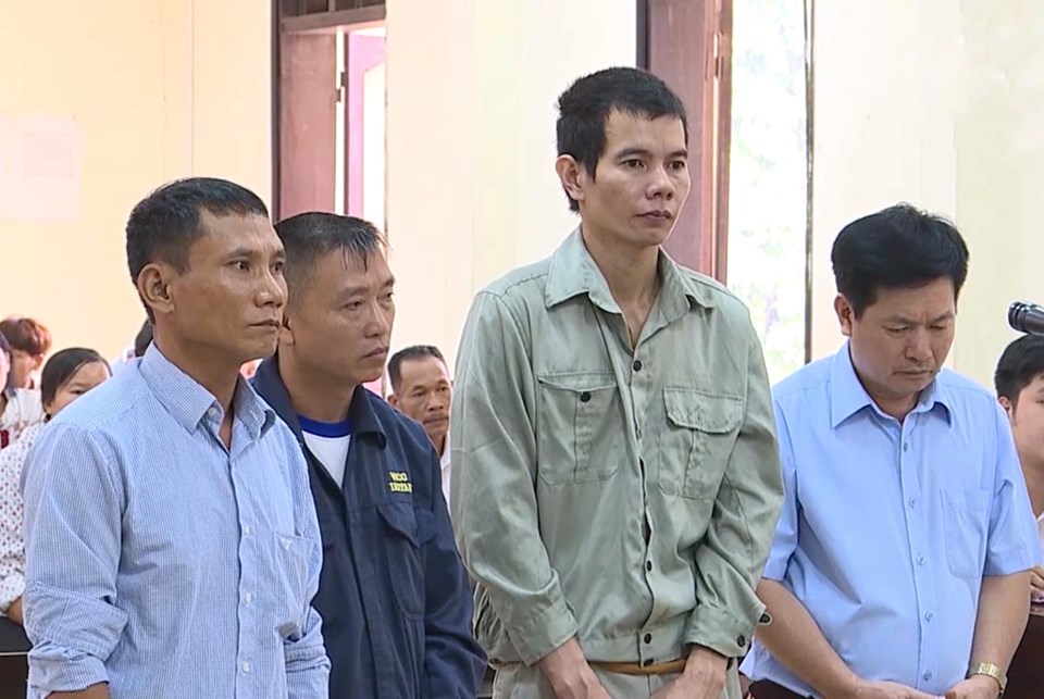 C&aacute;c bị c&aacute;o tại phi&ecirc;n t&ograve;a.