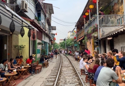 TP Hà Nội: Phạt các quán cà phê đường tàu hàng trăm triệu đồng