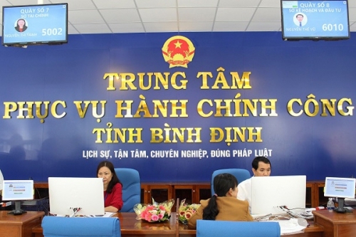 Bình Định: Cán bộ Trung tâm Phục vụ hành chính công bị tạm dừng công việc