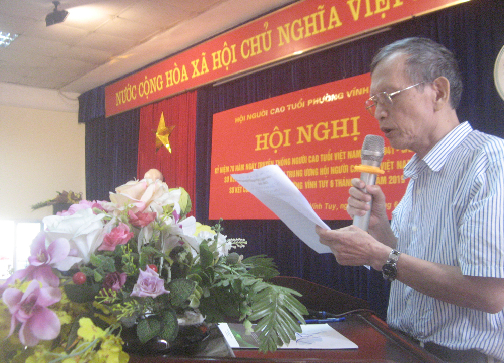 &Ocirc;ng H&ugrave;ng tại Hội nghị NCT phường.