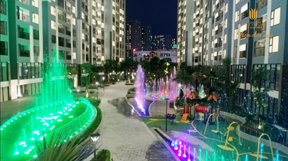 Đ&agrave;i phun nước nghệ thuật nằm ở khu vực trung t&acirc;m dự &aacute;n cũng đ&atilde; lung linh sắc m&agrave;u. Những &aacute;nh s&aacute;ng rực rỡ v&agrave; những bản t&igrave;nh ca bất hủ sẽ đem đến cho cư d&acirc;n Imperia Sky Garden ph&uacute;t gi&acirc;y thoải m&aacute;i v&agrave; thư gi&atilde;n tuyệt vời.