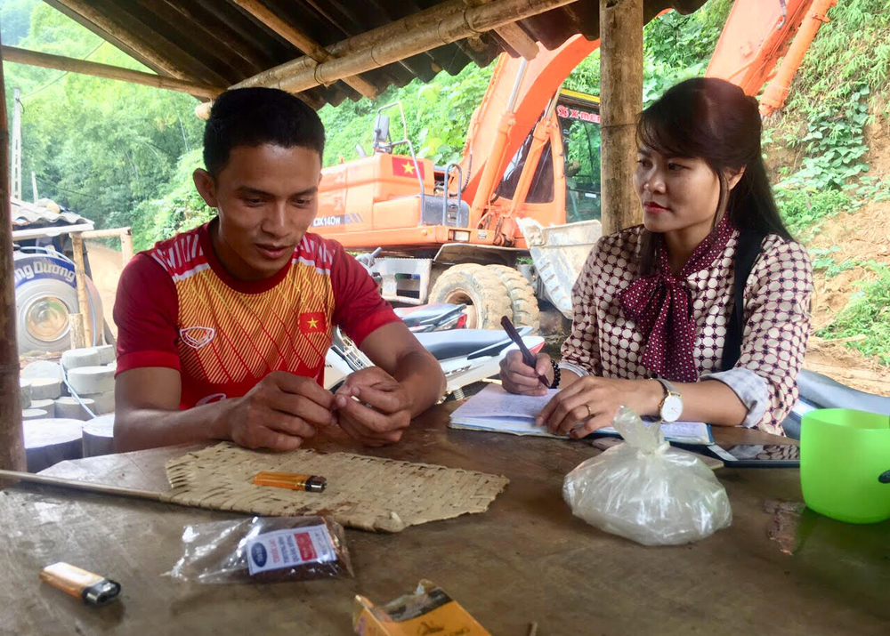 Anh H&agrave; Văn V&acirc;n người đ&atilde; mất tới 6 người th&acirc;n trong cơn lũ kinh ho&agrave;ng vừa qua