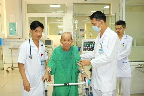 Phẫu thuật phổi thành công cho cụ ông cao tuổi nhất từ trước tới nay