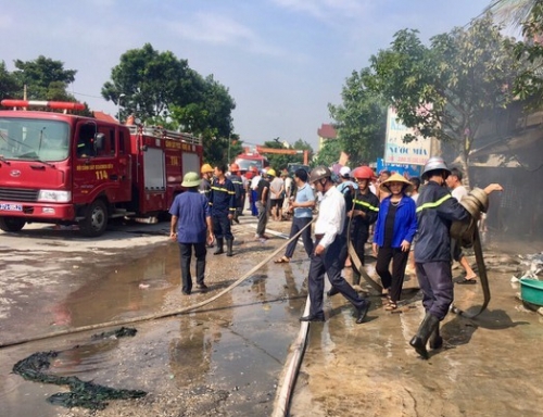 Nghệ An: Cháy cửa hàng tạp hóa lan vào nhà 3 tầng, ước thiệt hại hơn 1 tỷ đồng