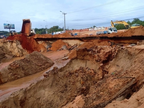 Bình Thuận: Sạt lở nghiêm trọng tuyến đường du lịch phía Nam