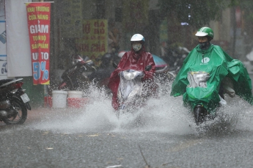 Thời tiết ngày 11/11: Áp thấp nhiệt đới từ bão số 6 suy yếu gây mưa to đến rất to trên diện rộng