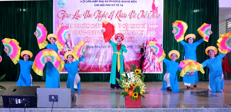 Tiết mục văn nghệ của c&aacute;c hội vi&ecirc;n Chi hội 18