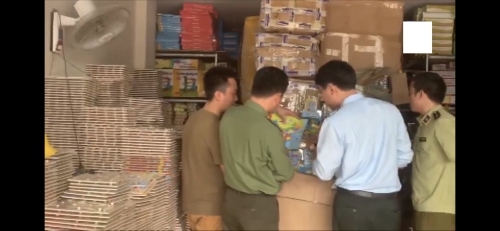 Hà Nội: Tạm giữ đồ chơi lắp ghép hình bản đồ có thể hiện 'đường lưỡi bò'