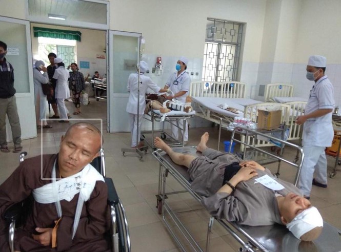 Quảng Ng&atilde;i: Tai nạn thảm khốc, 13 người thương vong - ảnh 3