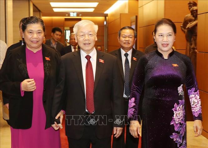 Tổng B&iacute; thư, Chủ tịch nước Nguyễn Ph&uacute; Trọng c&ugrave;ng Chủ tịch Quốc hội Nguyễn Thị Kim Ng&acirc;n v&agrave; Ph&oacute; Chủ tịch Quốc hội T&ograve;ng Thị Ph&oacute;ng dự Lễ bế mạc kỳ họp. Ảnh: Tr&iacute; Dũng/TTXVN