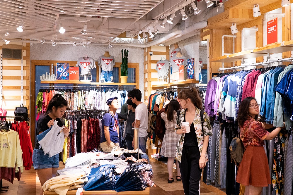 Thời trang lu&ocirc;n l&agrave; mặt h&agrave;ng được quan t&acirc;m nhất trong mỗi dịp Black Friday