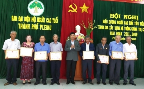 "Người đày tớ nhân dân"