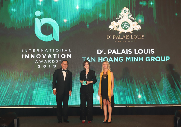 Đại diện Tập đo&agrave;n T&acirc;n Ho&agrave;ng Minh vinh dự nhận giải thưởng IIA 2019