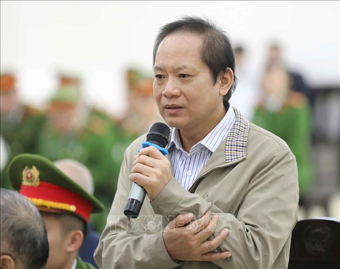 Bị c&aacute;o Trương Minh Tuấn (sinh năm 1960, cựu Bộ trưởng Bộ Th&ocirc;ng tin v&agrave; Truyền th&ocirc;ng) trả lời c&aacute;c c&acirc;u hỏi của luật sư. Ảnh: Do&atilde;n Tấn/TTXVN