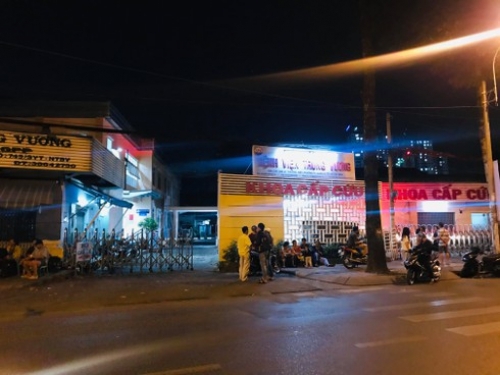 Bệnh nhân bất ngờ rút súng tự bắn vào đầu