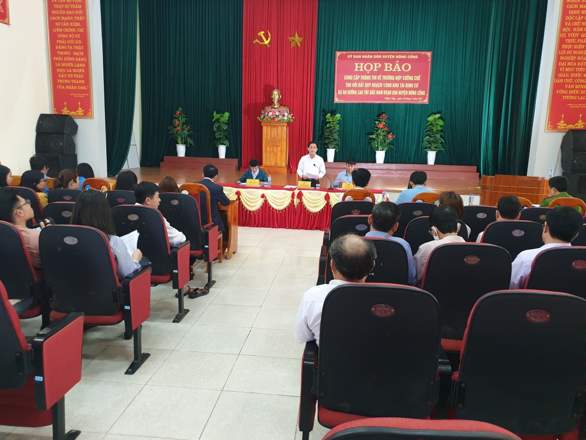 Quyết định cưỡng chế thu hồi đất phục vụ xây dựng đường cao tốc Bắc – Nam.
