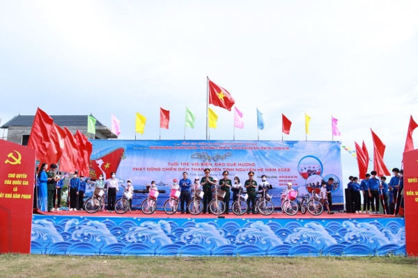 Hà Tĩnh: Chương trình “Tuổi trẻ với biển, đảo quê hương” và phát động chiến dịch Thanh niên tình nguyện hè năm 2022 Hà Tĩnh: Chương trình “Tuổi trẻ với biển, đảo quê hương” và phát động chiến dịch Thanh niên tình nguyện hè năm 2022