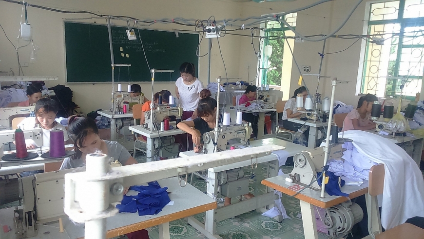 Hiệu quả từ việc học văn hoá, kết hợp với học nghề đối với học sinh sau tốt nghiệp Trung học cơ sở. Hiệu quả từ việc học văn hoá, kết hợp với học nghề đối với học sinh sau tốt nghiệp Trung học cơ sở.