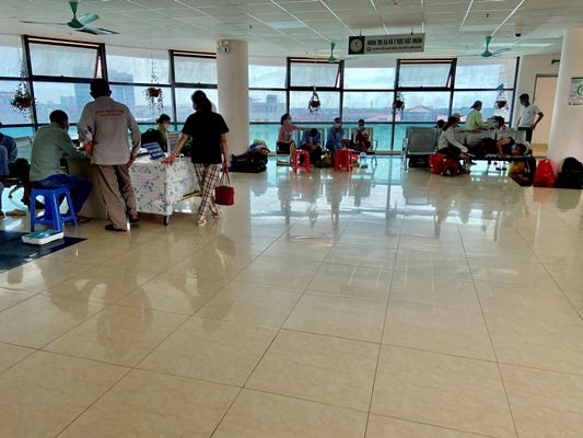 Tỉnh Thanh Hóa: Bệnh nhân ung thư “dài cổ” đợi sửa chữa máy xạ trị (Bài 1)