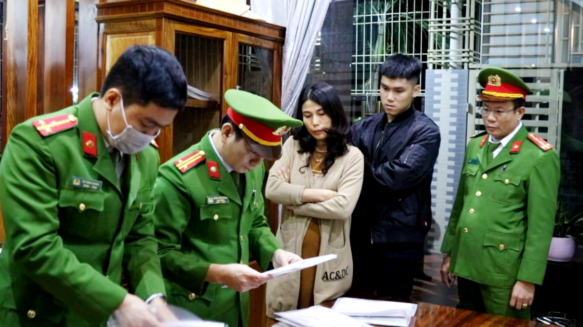 Quảng Bình: Phát hiện một vụ phá rừng quy mô lớn, thu giữ hơn 30 mét khối gỗ quý hiếm