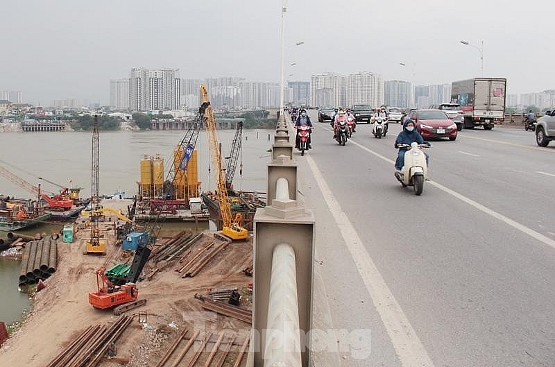 Dự án cầu Vĩnh Tuy giai đoạn 2 đang thi công xây dựng mở rộng, đáp ứng nhu cầu vận tải ngày một tăng cao, kết nối trung tâm với các khu vực 