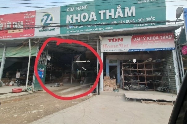 2.  Toàn bộ phần diện tích khu vực biển màu đỏ là diện tích đất của gia đình bà Nhuần bị gia đình ông Khoa chiếm dụng xây dựng làm nhà kho.