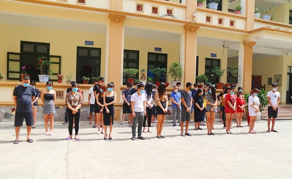 Bắc Ninh: Xử phạt 33 thanh niên đi hát karaoke giữa mùa dịch