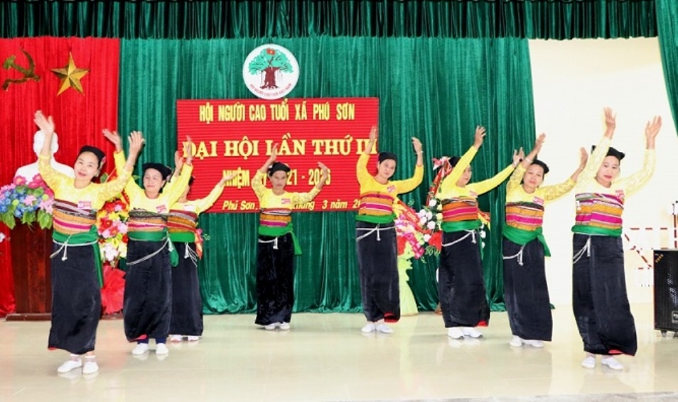 Tiết mục văn nghệ của NCT huyện Quan Hóa Tiết mục văn nghệ của NCT huyện Quan Hóa