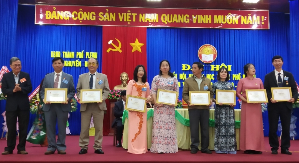 “Bà đỡ” của phong trào khuyến học TP Pleiku