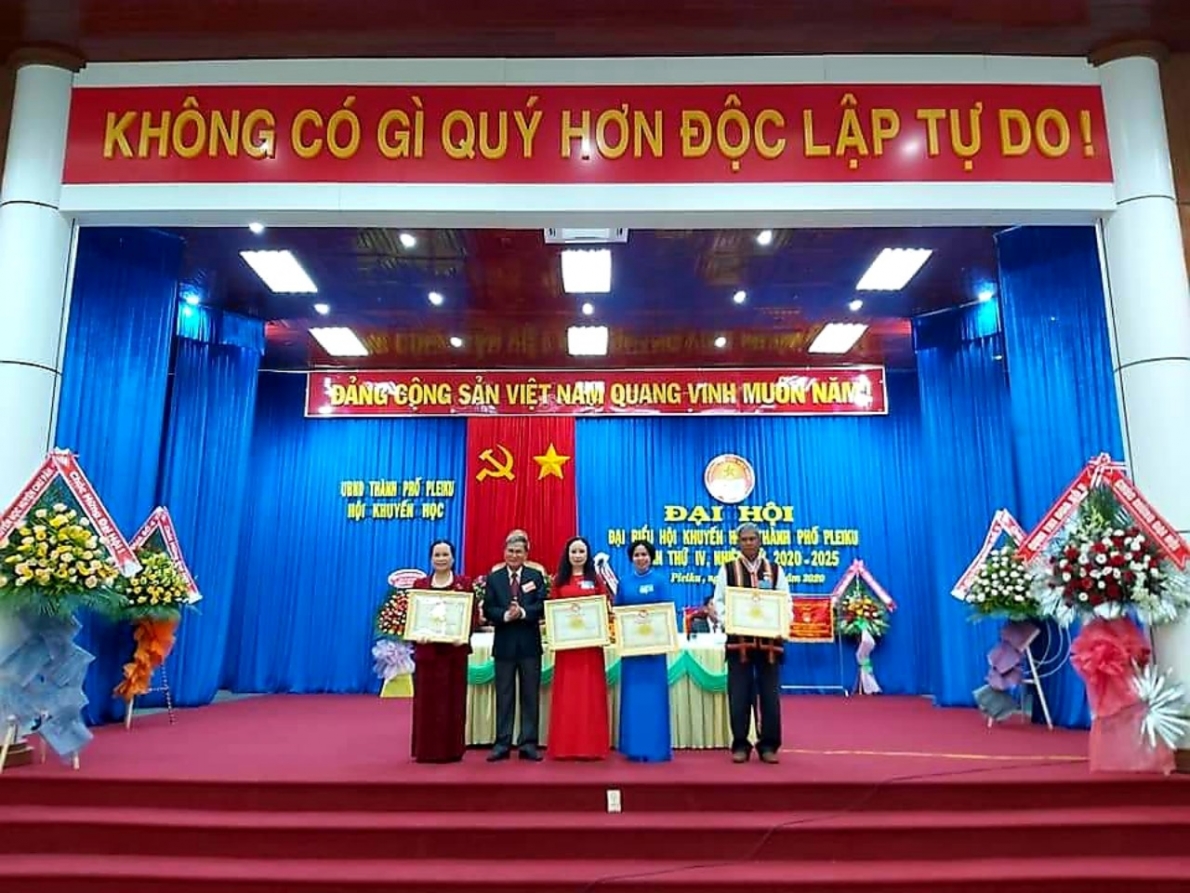 “Bà đỡ” của phong trào khuyến học TP Pleiku