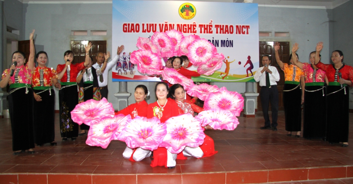 Các Hội NCT cơ sở và các CLB NCT huyện Mộc Châu, tỉnh Sơn La thường xuyên giao lưu, học hỏi, tạo sự đoàn kết, gắn bó trong tổ chức Hội