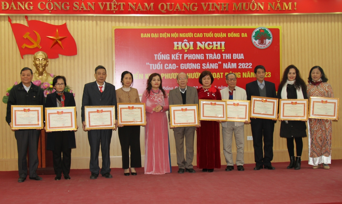 Ủy ban MTTQ quận khen thưởng các tập thể, cá nhân tiêu biểu Ủy ban MTTQ quận khen thưởng các tập thể, cá nhân tiêu biểu