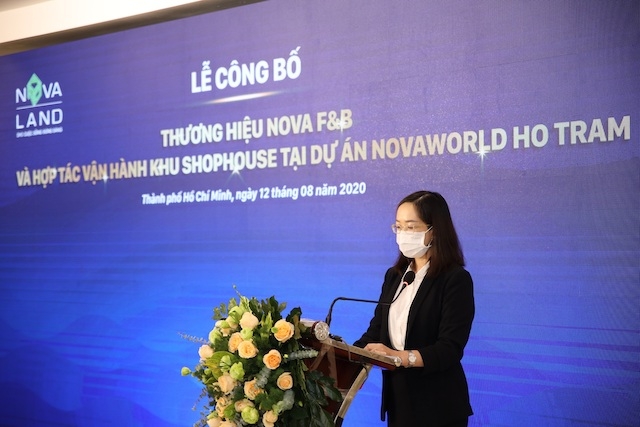 Bà Võ Đoan Thùy, Giám đốc điều hành Nova F&B phát biểu tại sự kiện 4440 1