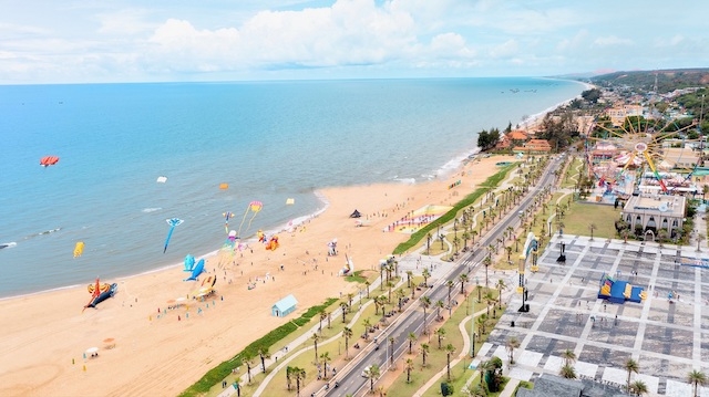 Bãi biển Miami Bikini Beach thuộc dự án NovaWorld Phan Thiet – Xã Tiến Thành, TP. Phan Thiết, nơi tổ chức giải đấu Bóng chuyền bãi biển quy mô toàn tỉnh Bình Thuận