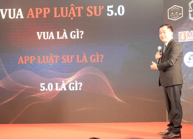 1.	Luật sư Đỗ Hữu Chiến đang diễn giải ý nghĩa của App Luật sư