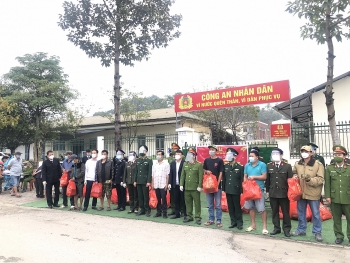 Những người lái xe chở nông sản xuất khẩu mong được 