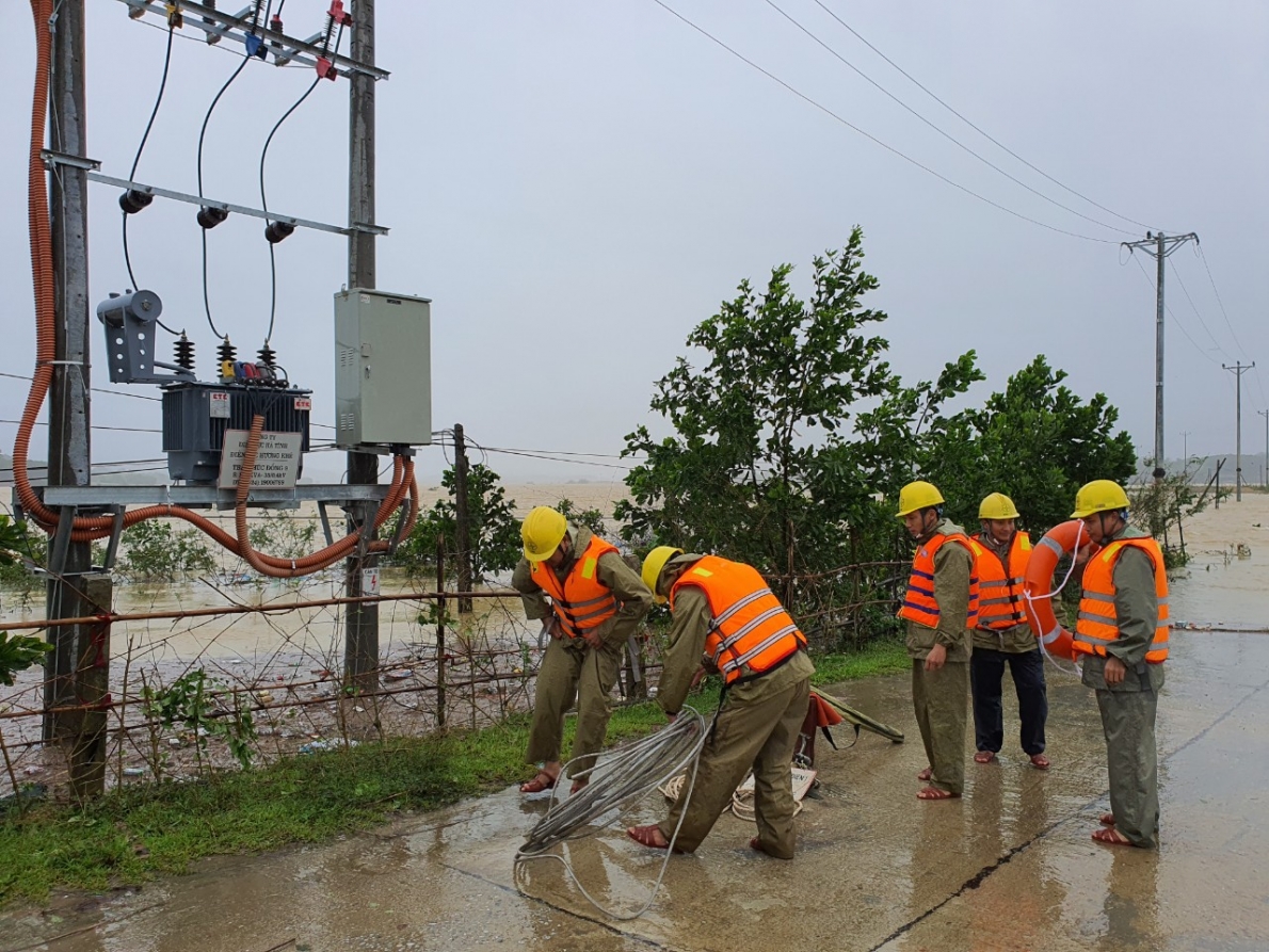 Công ty Điện lực Hà Tĩnh: Đẩy mạnh khắc phục hậu quả thiên tai