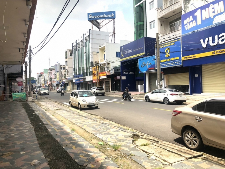 Đường phố ở Biên Hoà, trung tâm của tỉnh Đồng Nai đang từng bước phục hồi sinh hoạt đời sống sau hai tháng giãn cách xã hội