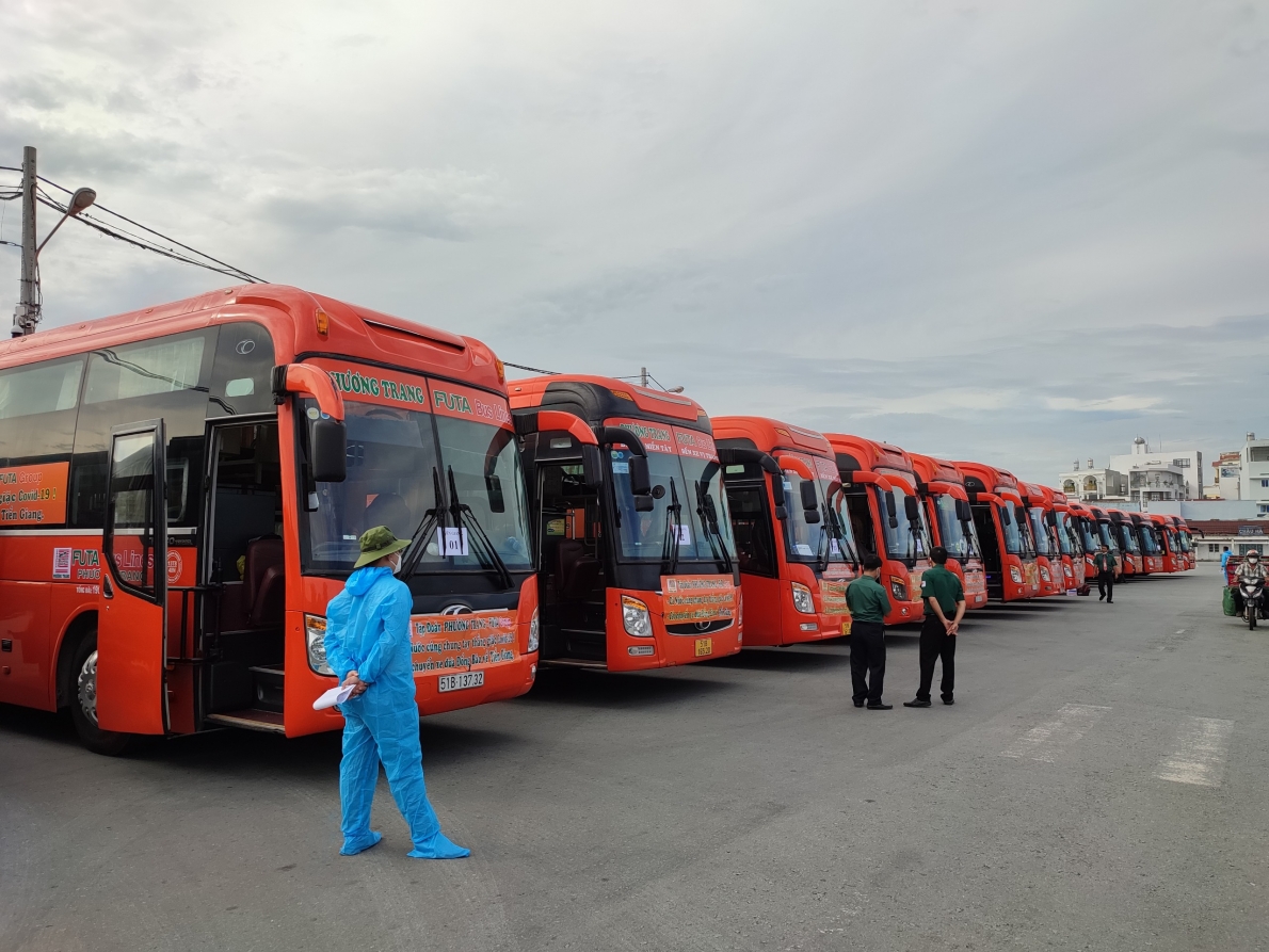 Xe Phương Trang phối hợp đưa hơn 3.000 người dân 17 tỉnh thành về quê