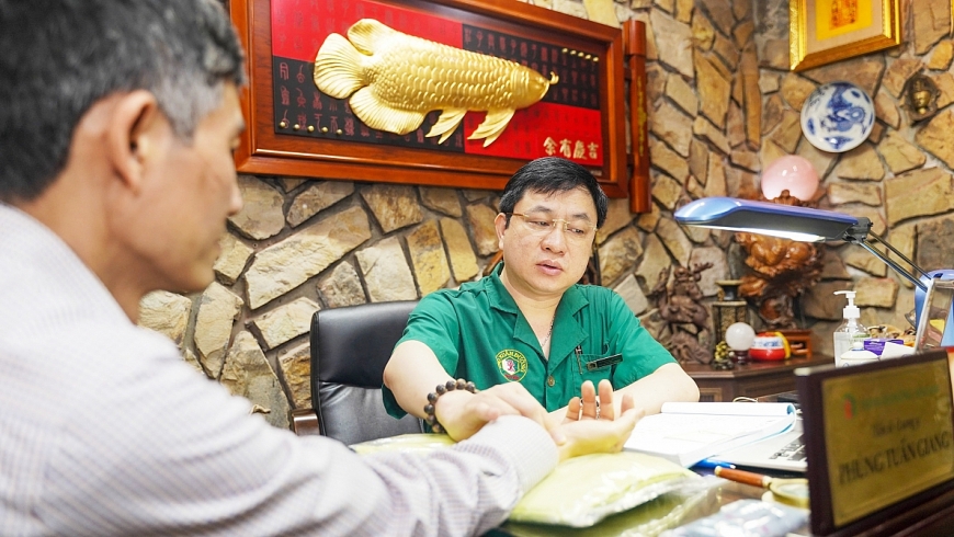 Khám chữa bệnh tư vấn trực tuyến miễn phí cho NCT