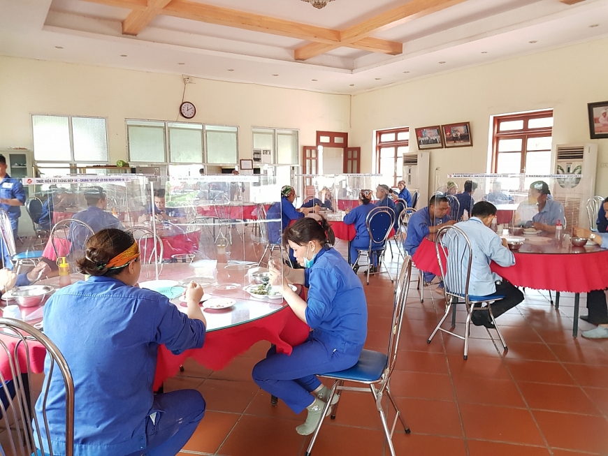                     Nhà ăn tập thể của Công ty Gốm Đất Việt trong đại dịch Covid-19.
